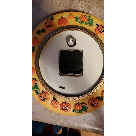 Fall Autumn Westminster Quartz Decorative Wall Clock Leaves Pumpkins Leaf - Picture 2 of 4